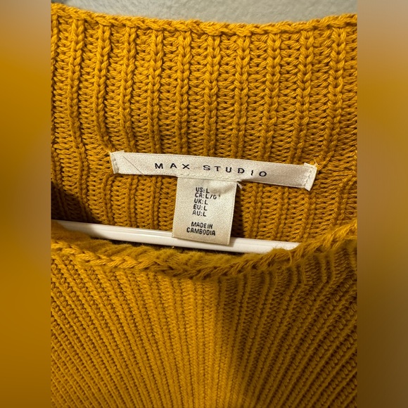NWT Max Studio Mock Neck Mustard Sweater Size Large - Picture 3 of 5